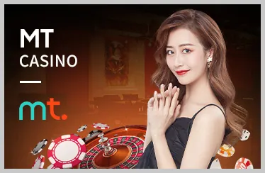 Vận động viên quần vợt đang đánh bóng trên sân